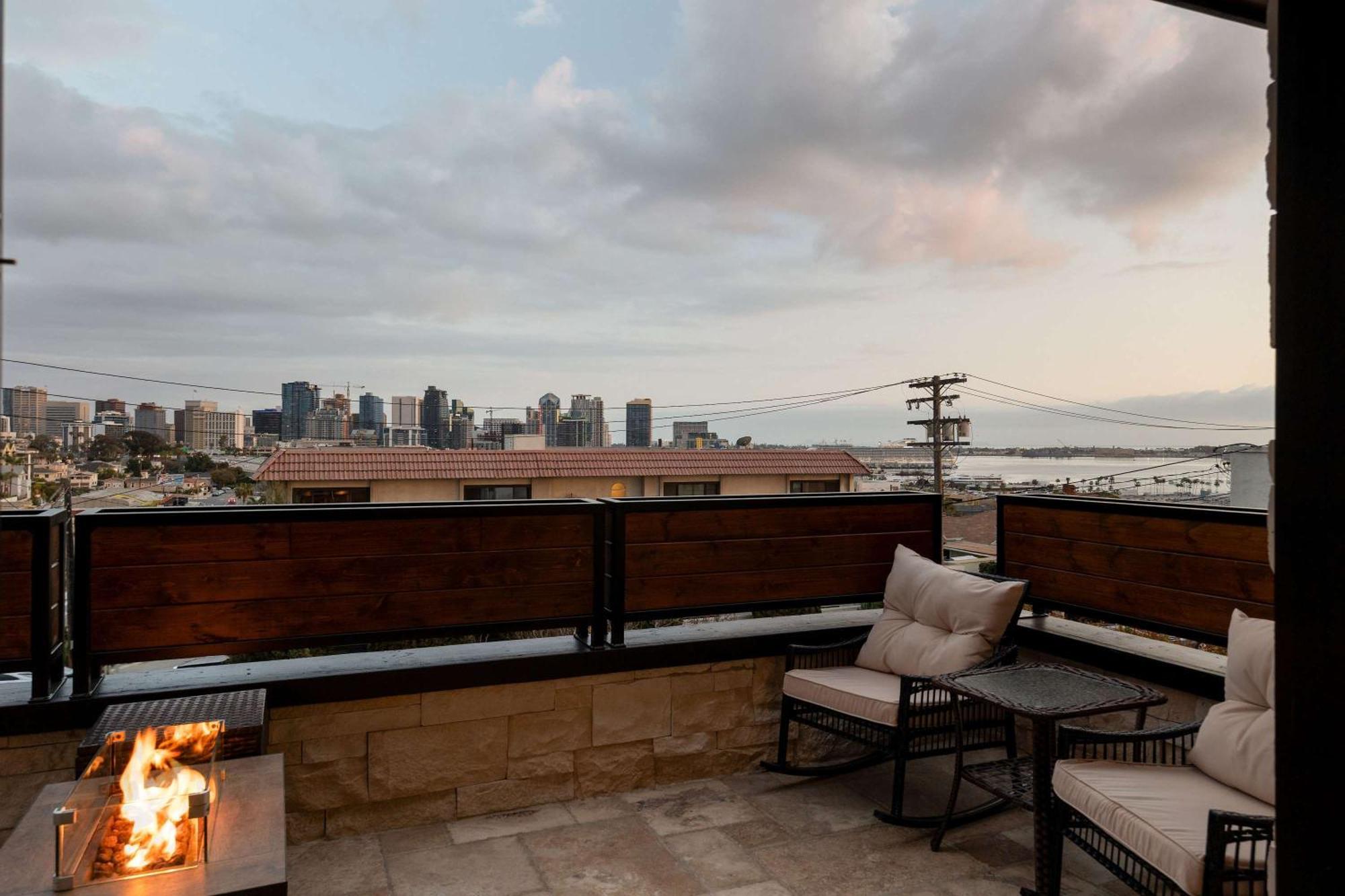Casa de férias Water And Downtown Views 5 Min To Zoo & Airport
