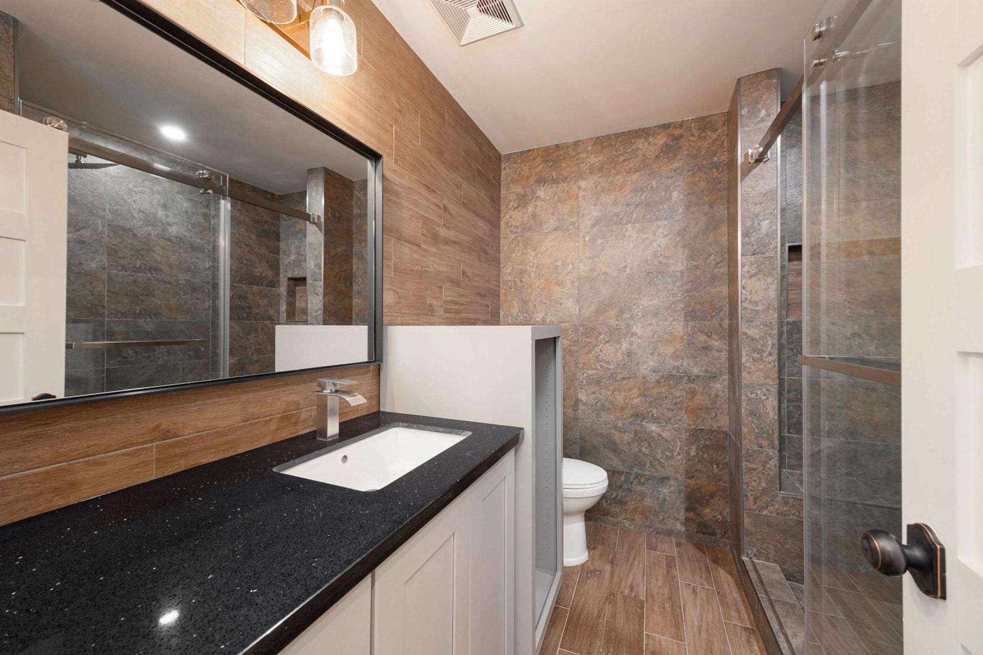 Water And Downtown Views 5 Min To Zoo & Airport Holiday home