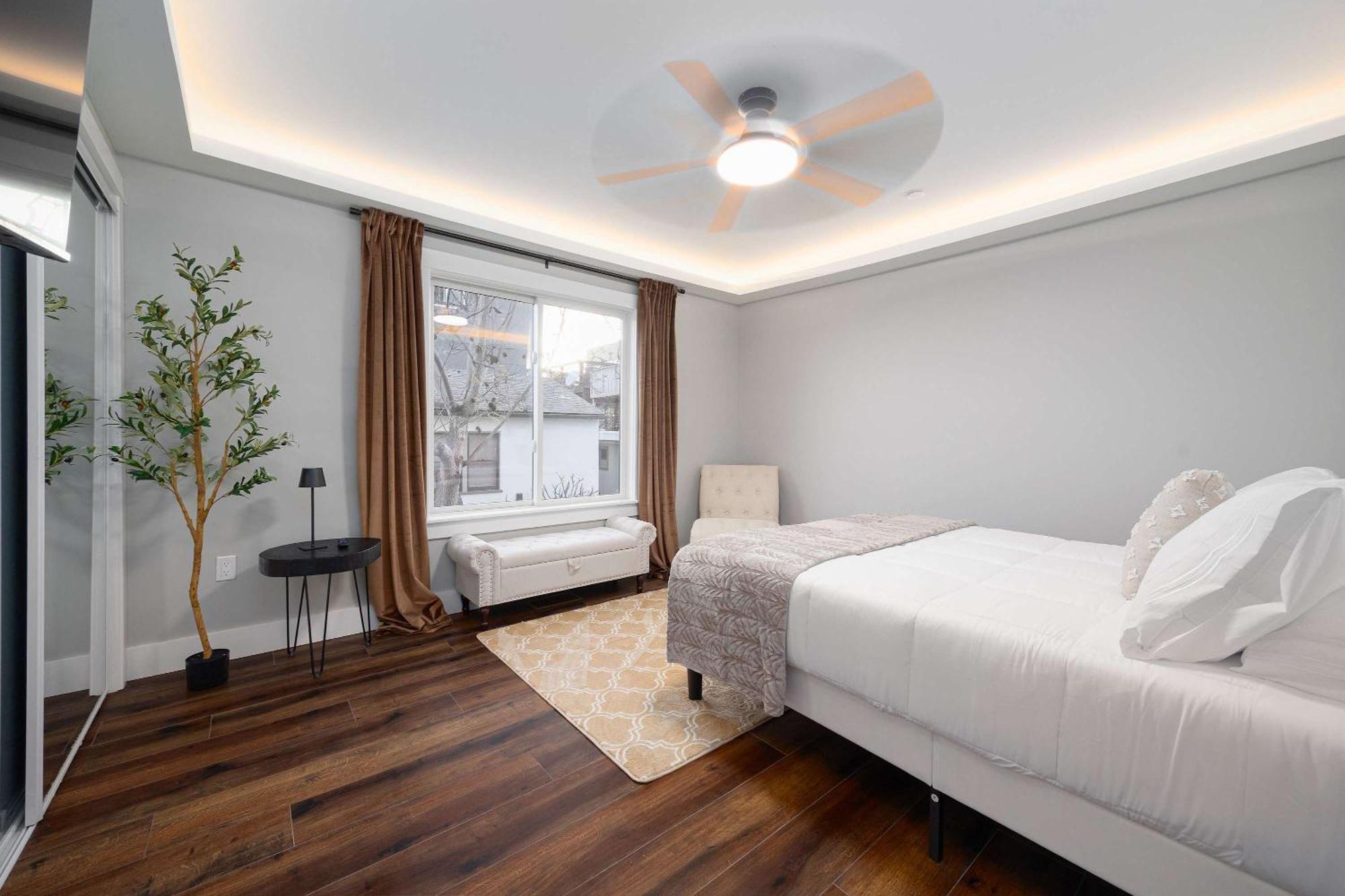 Water And Downtown Views 5 Min To Zoo & Airport Holiday home