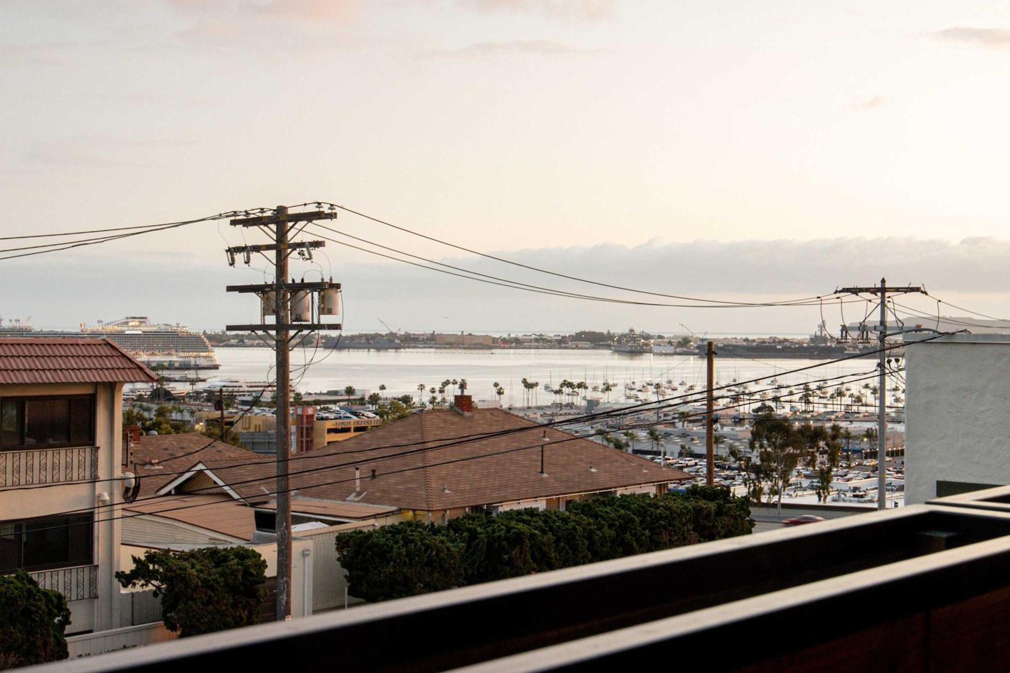 Water And Downtown Views 5 Min To Zoo & Airport San Diego